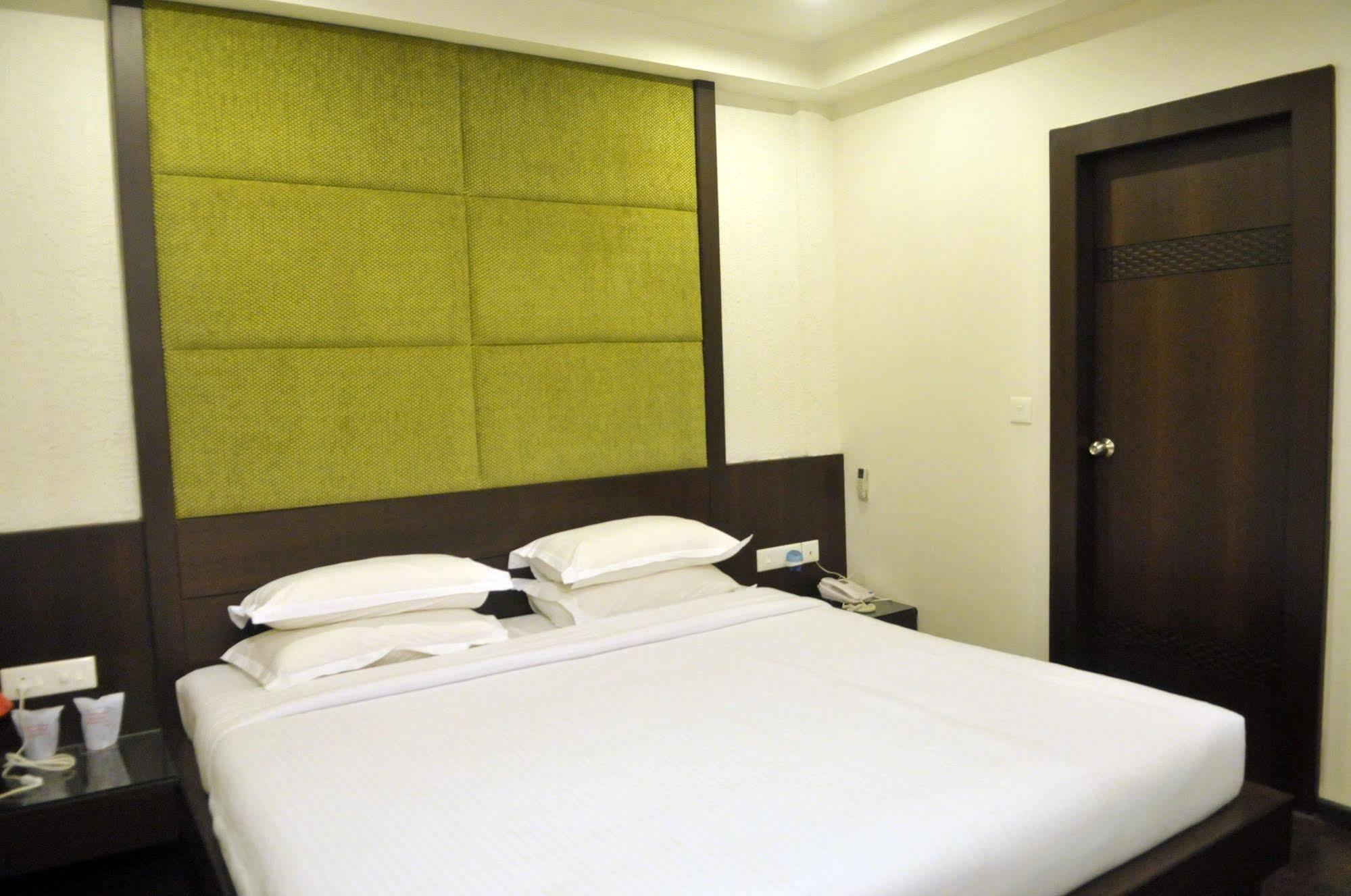 Treebo Trend Hotel Relax Inn Calcutta Exterior foto